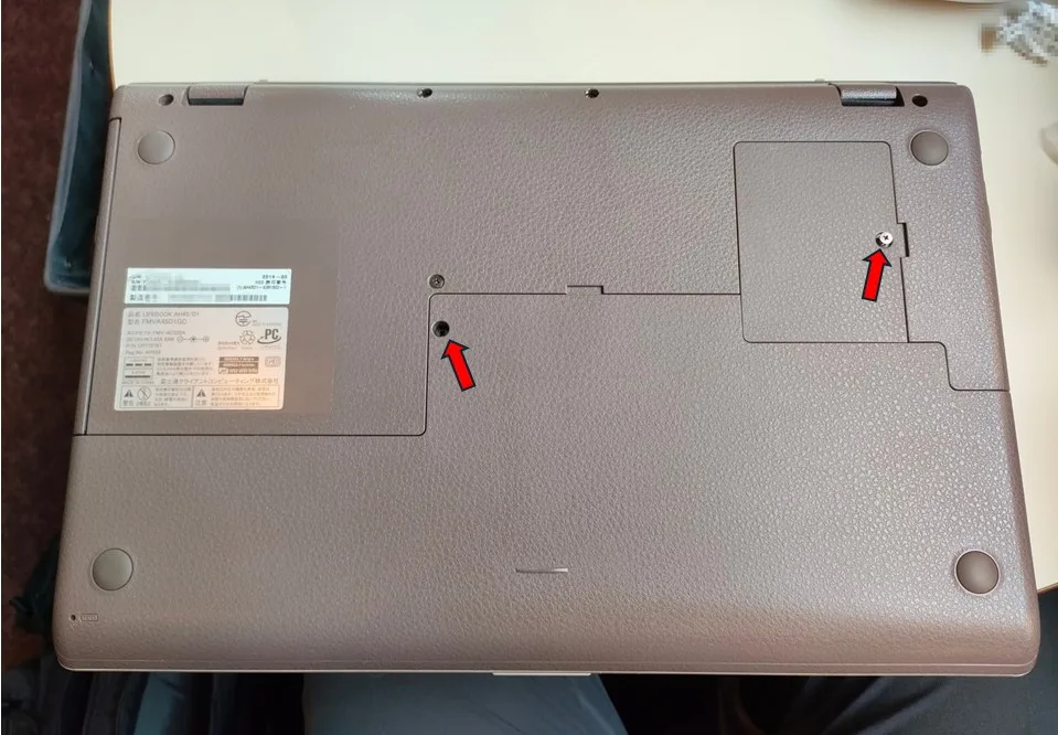 ネジ２本を外して、カバーを外す